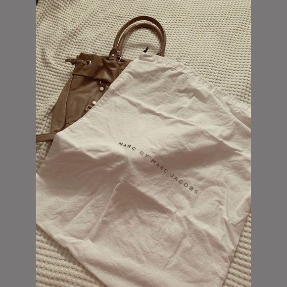 ☑️SOLD☑️Marc by Marc Jacobs Leather Tote Standard - Picture 7 of 7